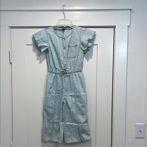 Tommy Hilfiger lightweight denim jumpsuit size small (7). In great condition!